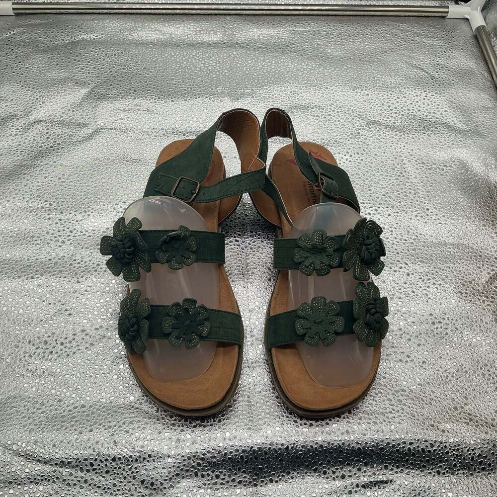 size 7.5 (38) Comfortiva WOMENS sandals in green with floral embellishments.